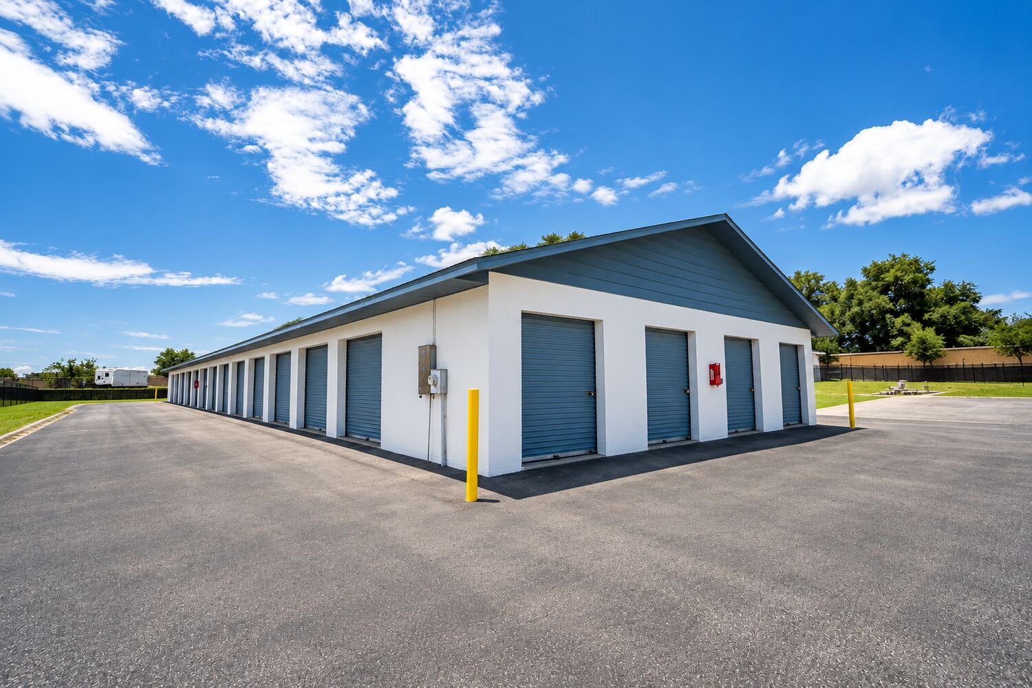 Storagepup Leesburg Drive Up Units Wide Angle